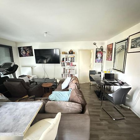 Nanterre Prefectural Residence: Spacious Room near La Defense Exterior photo